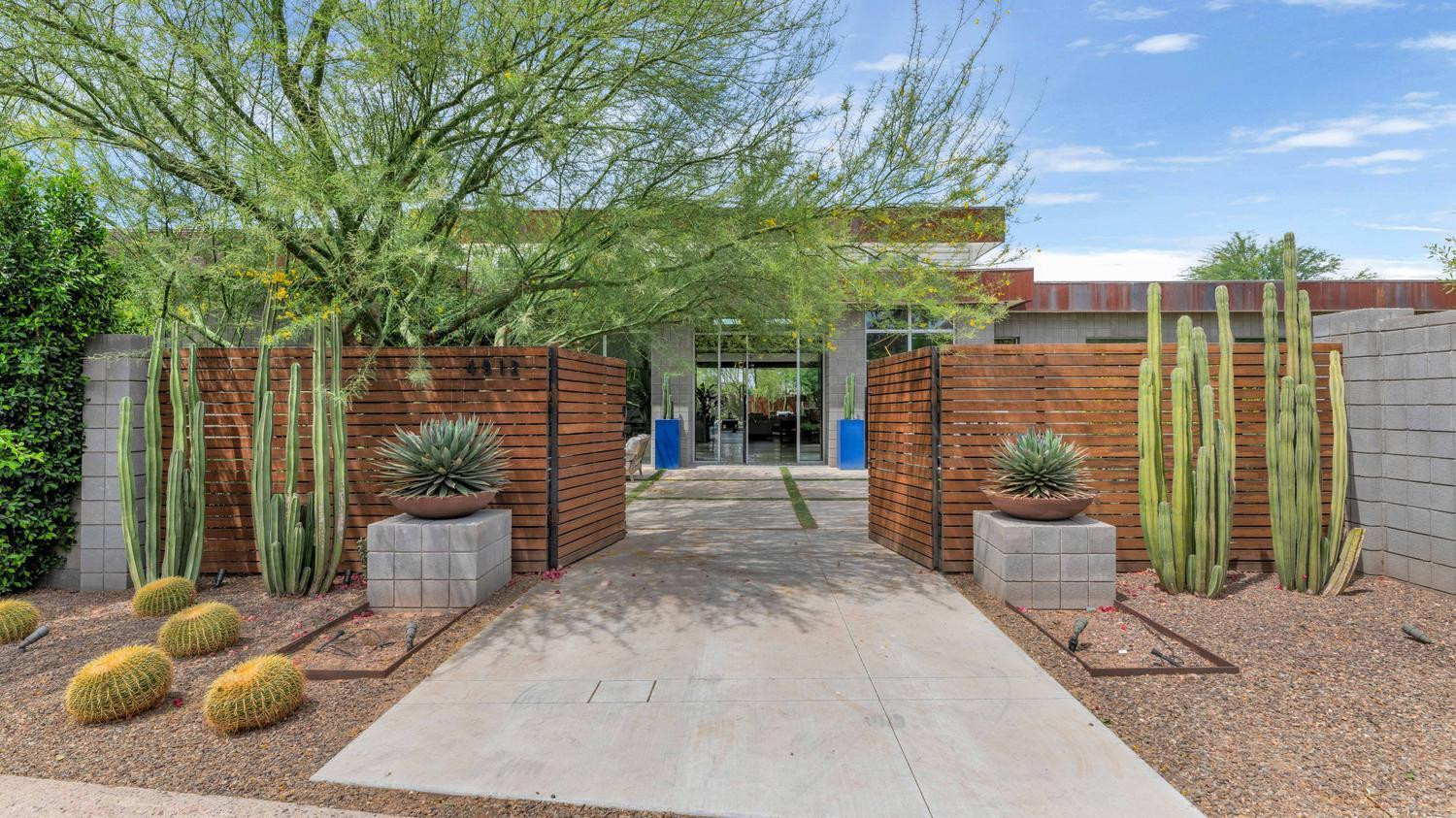 4912 North 45th Street Phoenix, AZ 85018 - Photo 2 of 41 Photo #2