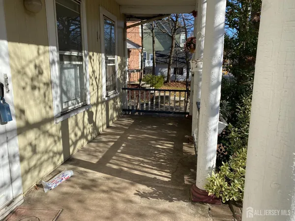 a view of entryway with a front door
