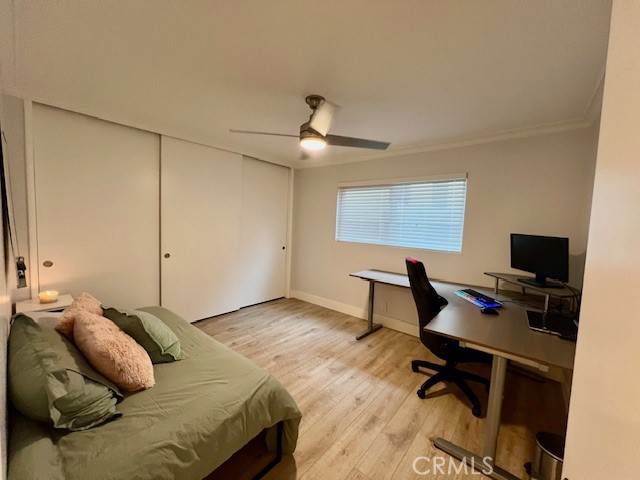 389 Cliff Drive, Unit 8 Pasadena, CA 91107 - Photo 8 of 16 a bedroom with a workspace