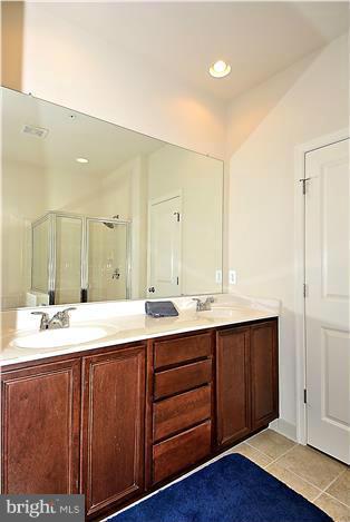 9862 Garden Ranges Laurel, MD 20723 - Photo 17 of 30 Bath (Master)
