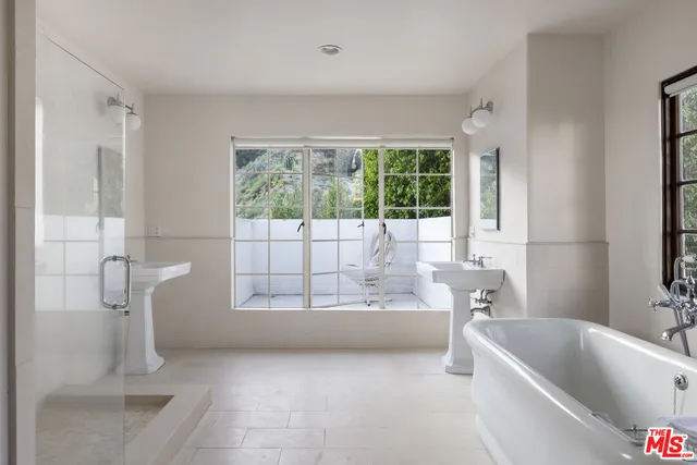 a bathroom with a bathtub and a tub