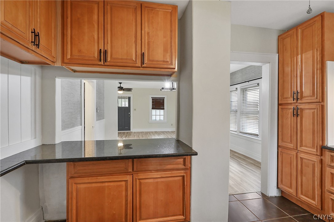 131 Winthrop Road Syracuse, NY 13206 - Photo 15 of 32