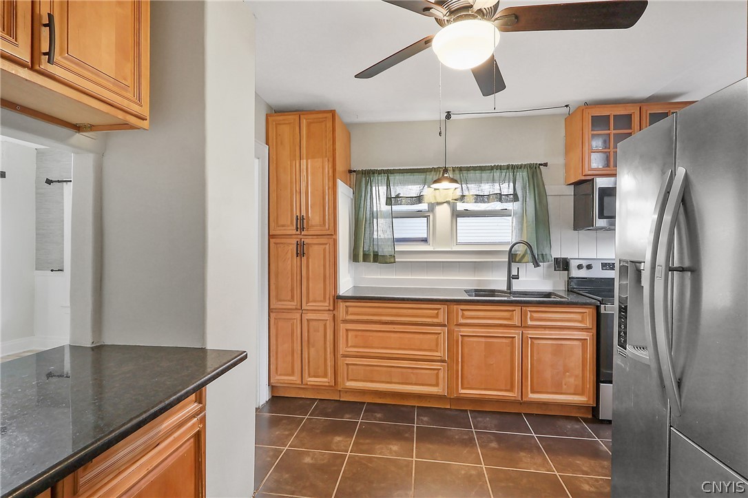 131 Winthrop Road Syracuse, NY 13206 - Photo 17 of 32