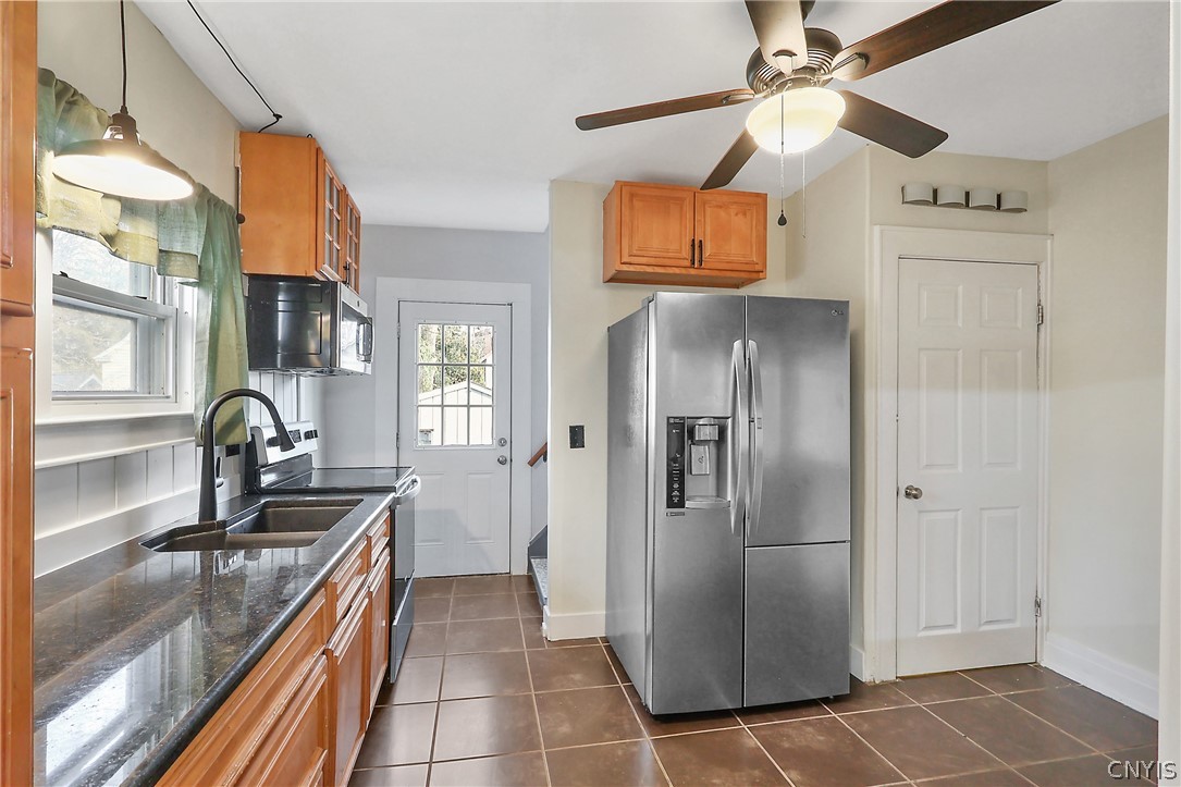 131 Winthrop Road Syracuse, NY 13206 - Photo 18 of 32 New appliances and light fixtures in kitchen.