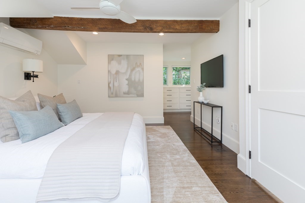 21 Branch Boston Ma Boston, MA 02111 - Photo 15 of 24 a hotel room with a bed and a television