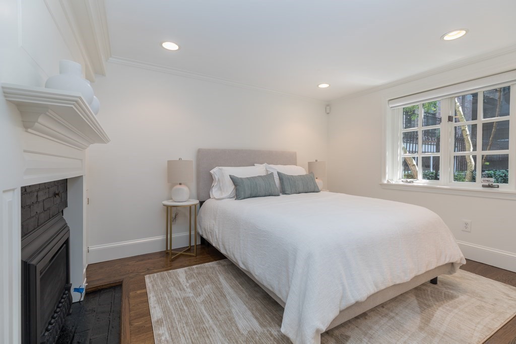 21 Branch Boston Ma Boston, MA 02111 - Photo 18 of 24 a bedroom with a bed and a window