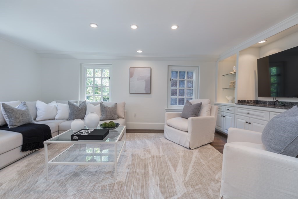 21 Branch Boston Ma Boston, MA 02111 - Photo 8 of 24 a living room with furniture flat screen tv and window