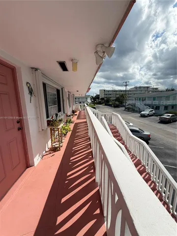 $149,900 | 2286 Lake Osborne Drive, Unit 16, Lake Worth, FL 33461