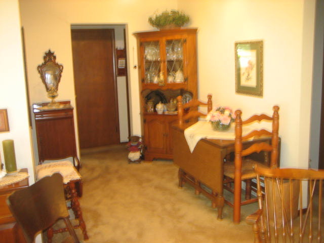 224 East Harrison Road Lombard, IL 60148 - Photo 4 of 24 a living room with furniture