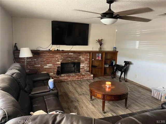 $245,000 | 1923 Emma Lee Lane, Unit A, Hanford, CA 93230