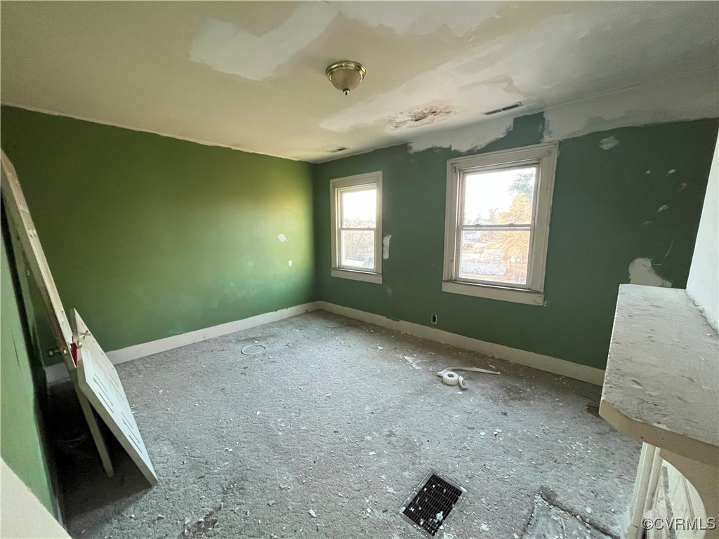 919-921 Rome Street Petersburg, VA 23803 - Photo 8 of 21 a view of an empty room and window