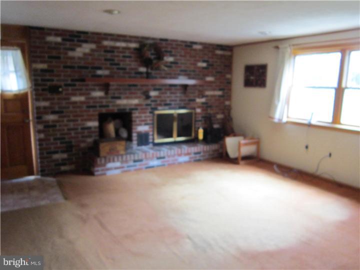 125 Snyder Lane Springfield, PA 19064 - Photo 8 of 24 Family Room