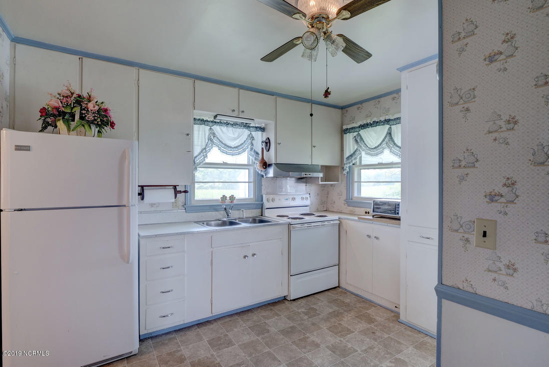 389 Haw Branch Road Richlands, NC 28574 - Photo 13 of 25 photo_49255641-1100x733