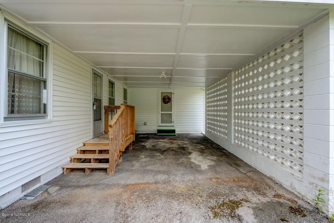 389 Haw Branch Road Richlands, NC 28574 - Photo 6 of 25 photo_49255634-1100x733