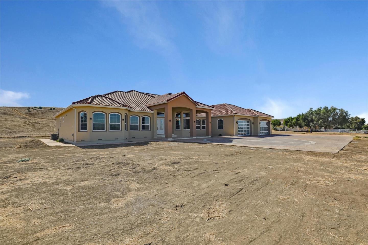 721 Riverside Road Hollister, CA 95023 - Photo 9 of 63 Gallery Image 9