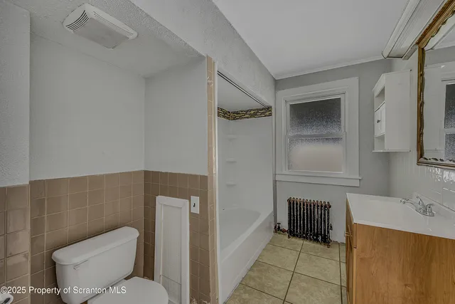 $1,075 | 301 North Bromley Avenue, Scranton, PA 18504