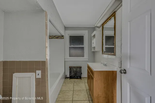 $1,075 | 301 North Bromley Avenue, Scranton, PA 18504