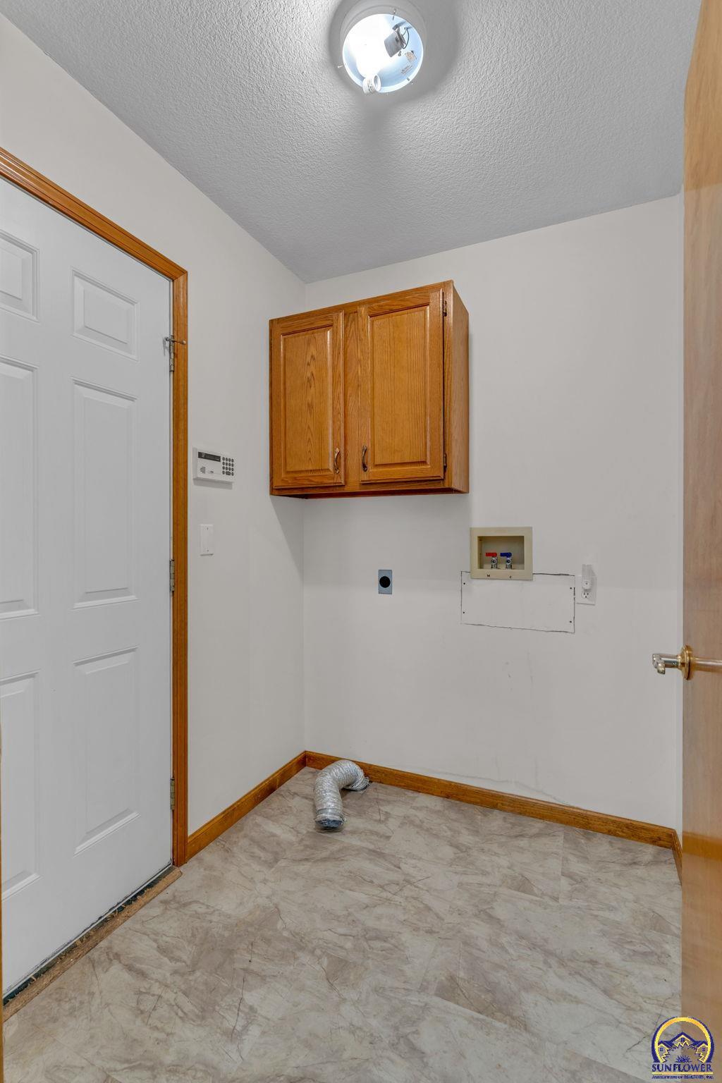 5973 Southwest 31st Street Topeka, KS 66614 - Photo 25 of 38