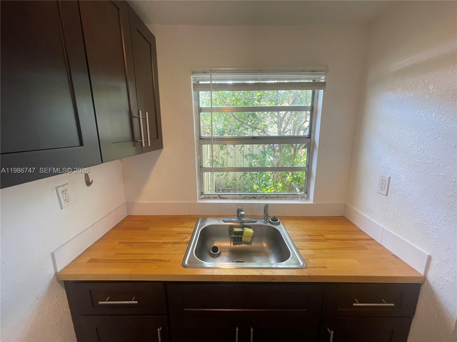 5738 Garfield Street, Unit B Hollywood, FL 33021 - Photo 11 of 26