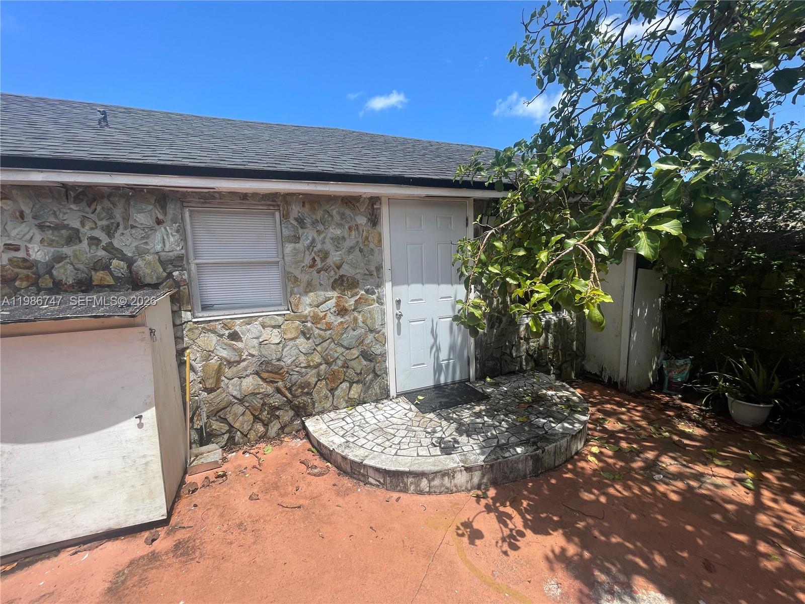 5738 Garfield Street, Unit B Hollywood, FL 33021 - Photo 3 of 26