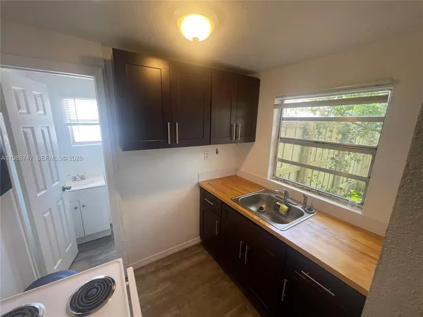 $1,500 | 5738 Garfield Street, Unit B, Hollywood, FL 33021