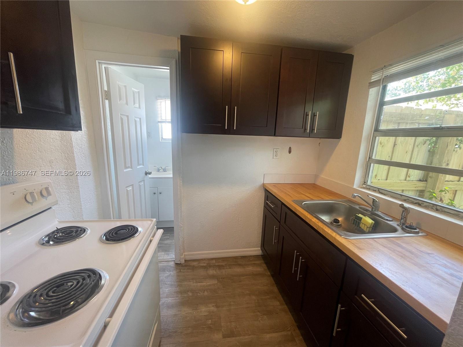 5738 Garfield Street, Unit B Hollywood, FL 33021 - Photo 9 of 26