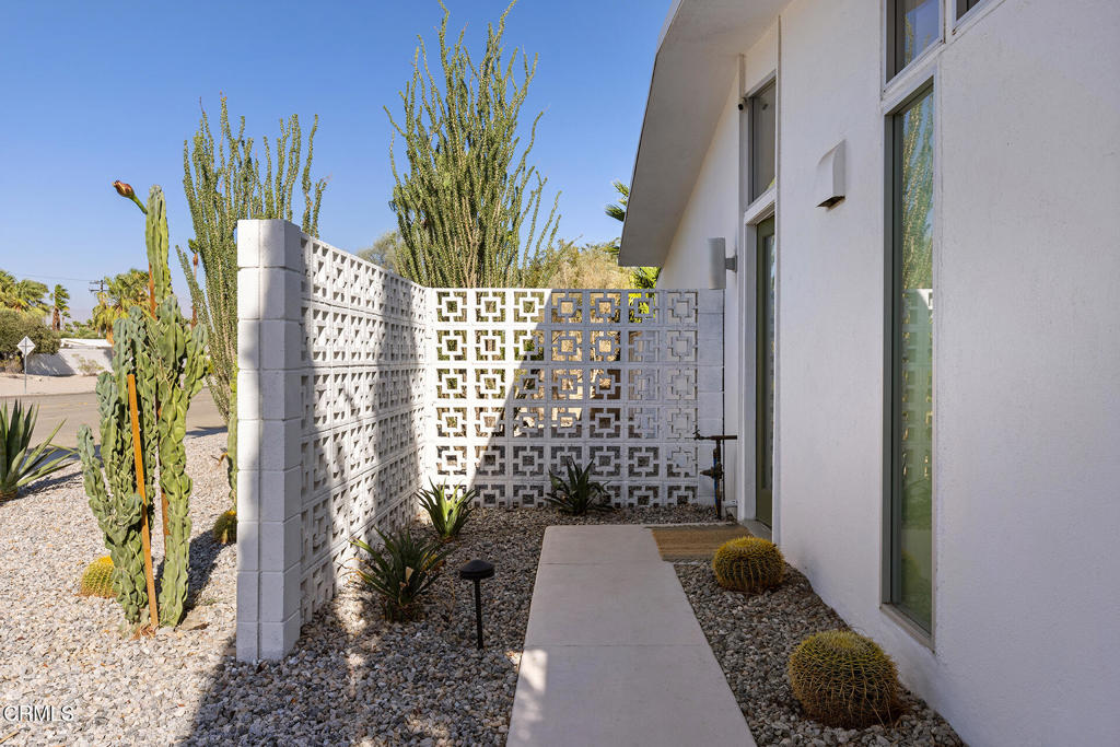 795 East Racquet Club Road Palm Springs, CA 92262 - Photo 4 of 41 002-DZ5A6106 Web