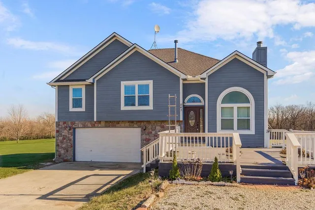 $460,000 | 843 Northwest 1661st Road, Bates City, MO 64011