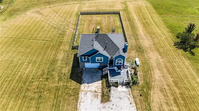 $460,000 | 843 Northwest 1661st Road, Bates City, MO 64011