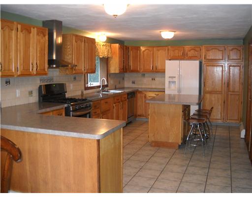 106 Olney Arnold Road Cranston, RI 02921 - Photo 5 of 12 Kitchen.