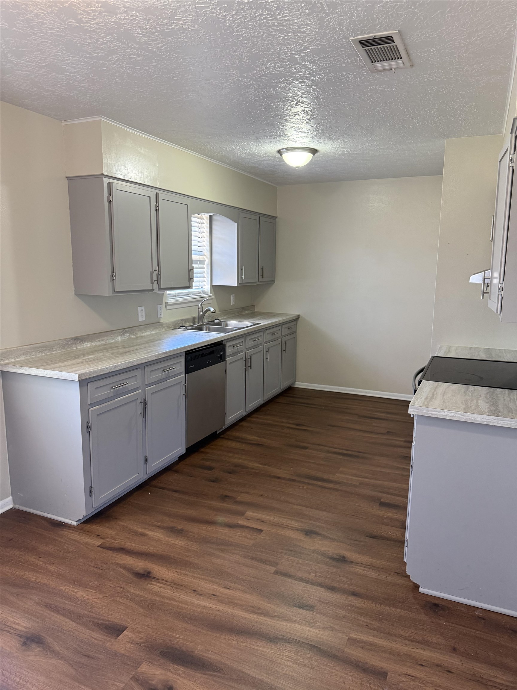 625 South 3rd Street Silsbee, TX 77656 - Photo 4 of 16