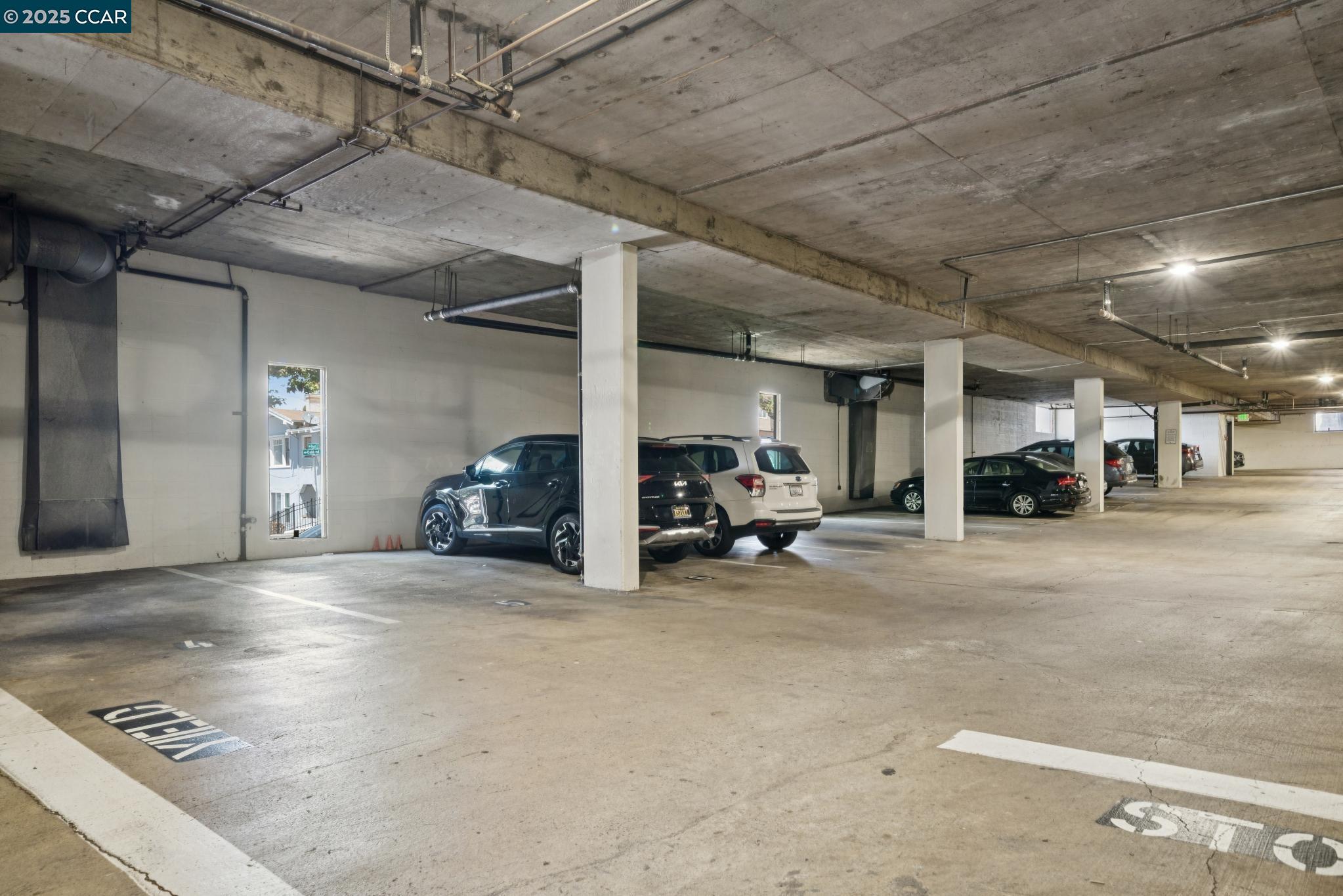 150 Pearl Street, Unit 122 Oakland, CA 94611 - Photo 24 of 34 a view of parking area