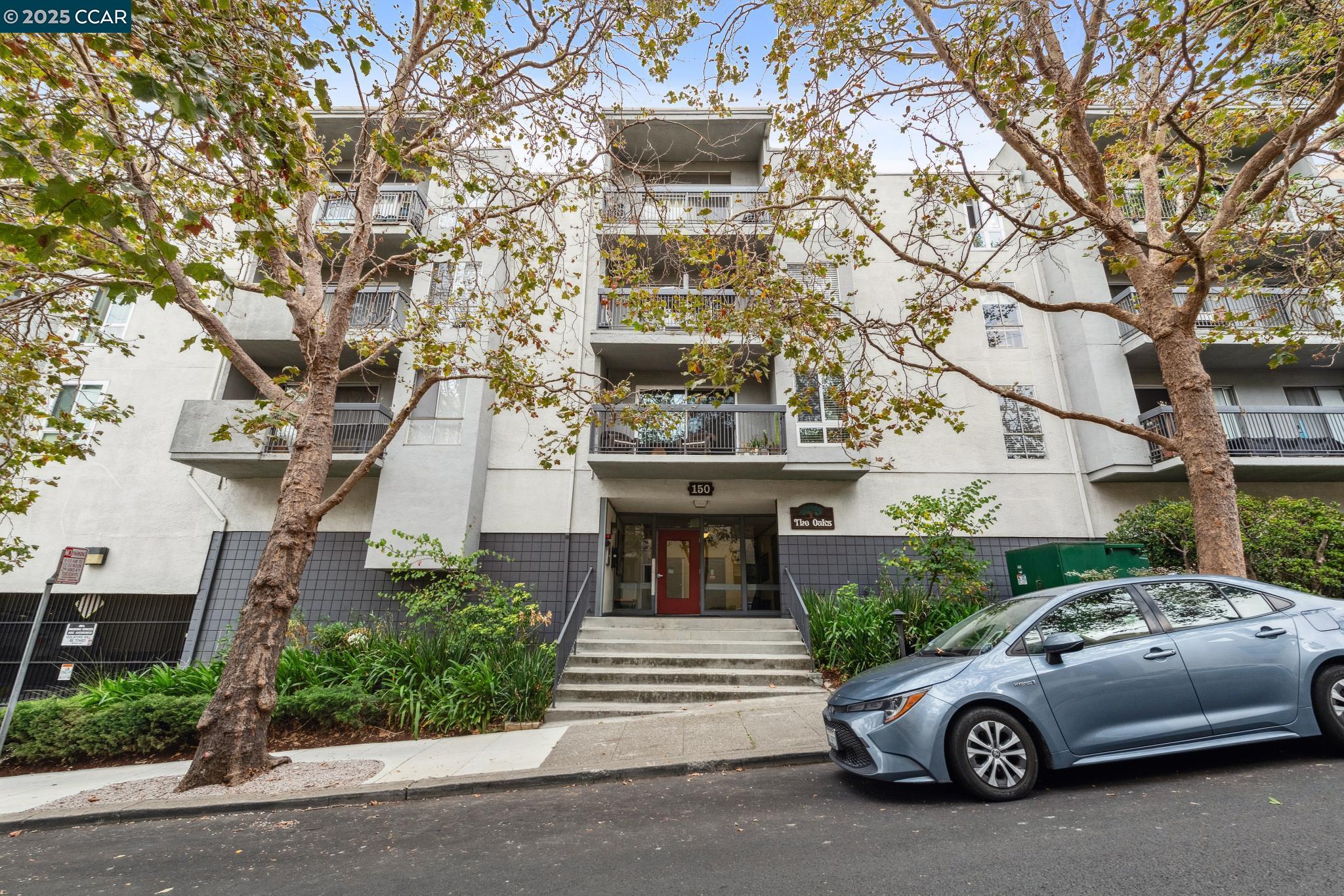 150 Pearl Street, Unit 122 Oakland, CA 94611 - Photo 28 of 34 a car parked in front of a building