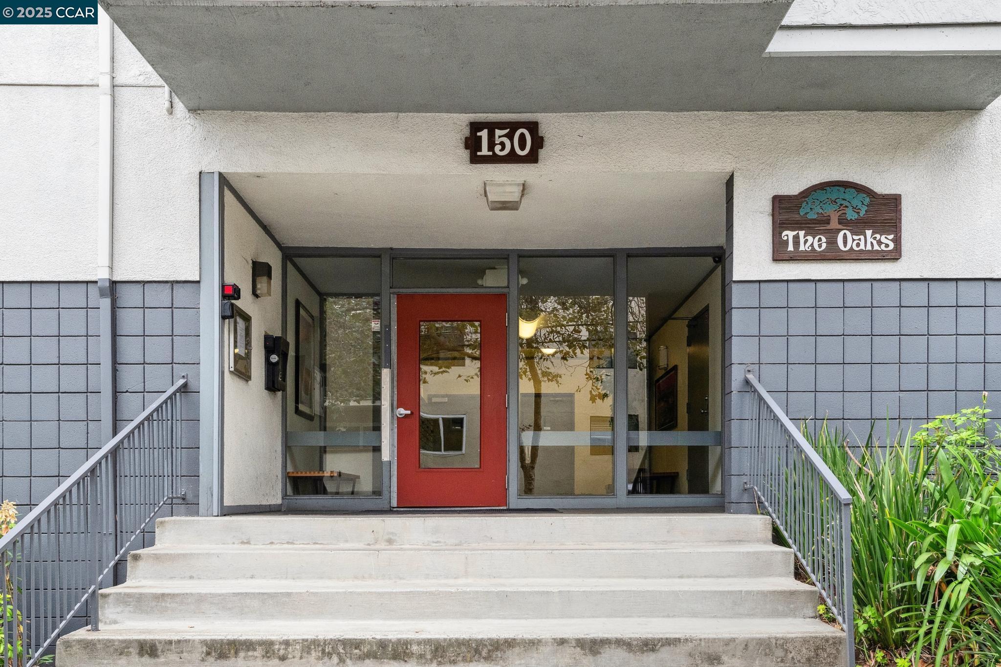 150 Pearl Street, Unit 122 Oakland, CA 94611 - Photo 29 of 34 a view of entryway with a front door