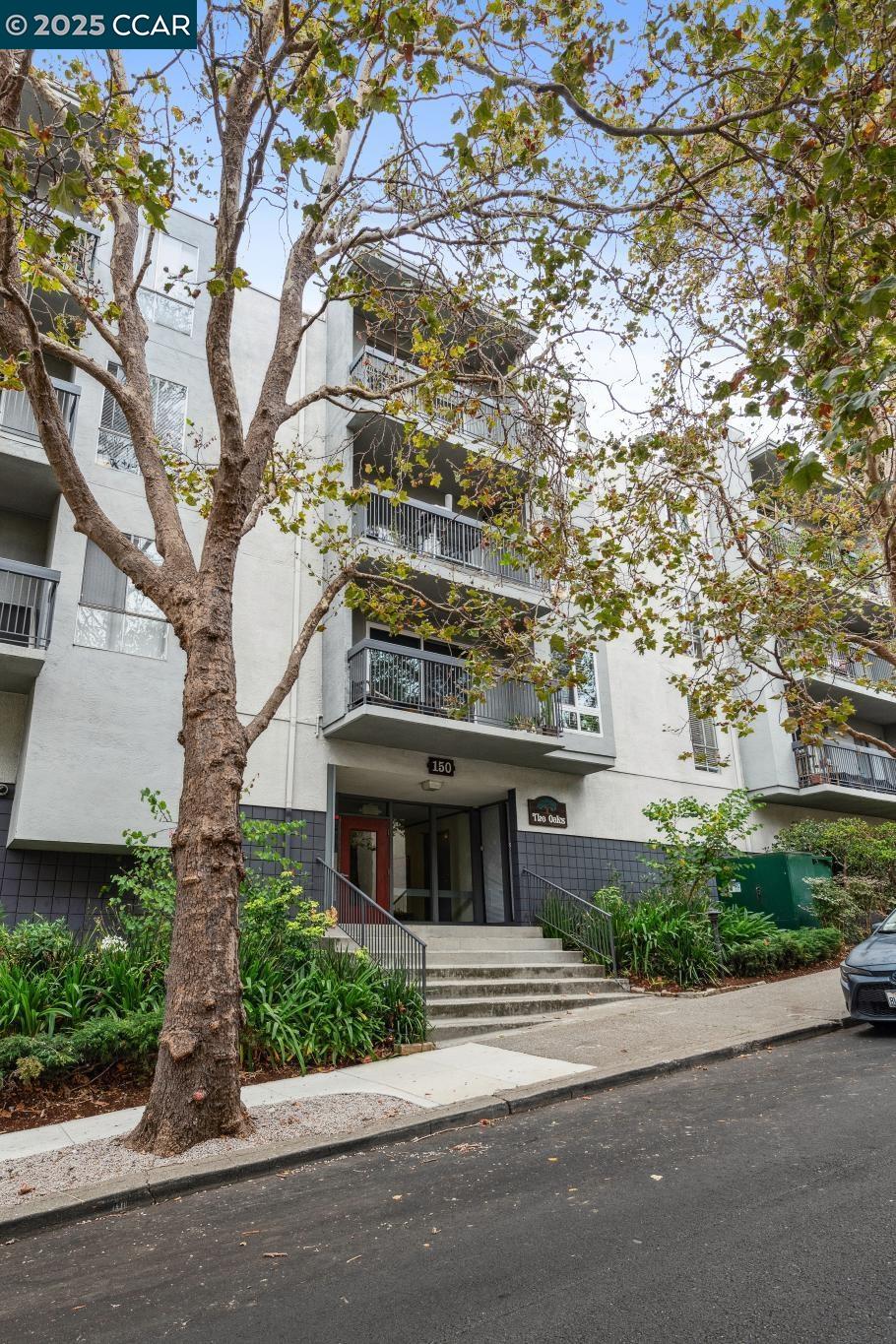 150 Pearl Street, Unit 122 Oakland, CA 94611 - Photo 30 of 34 front view of house with a yard