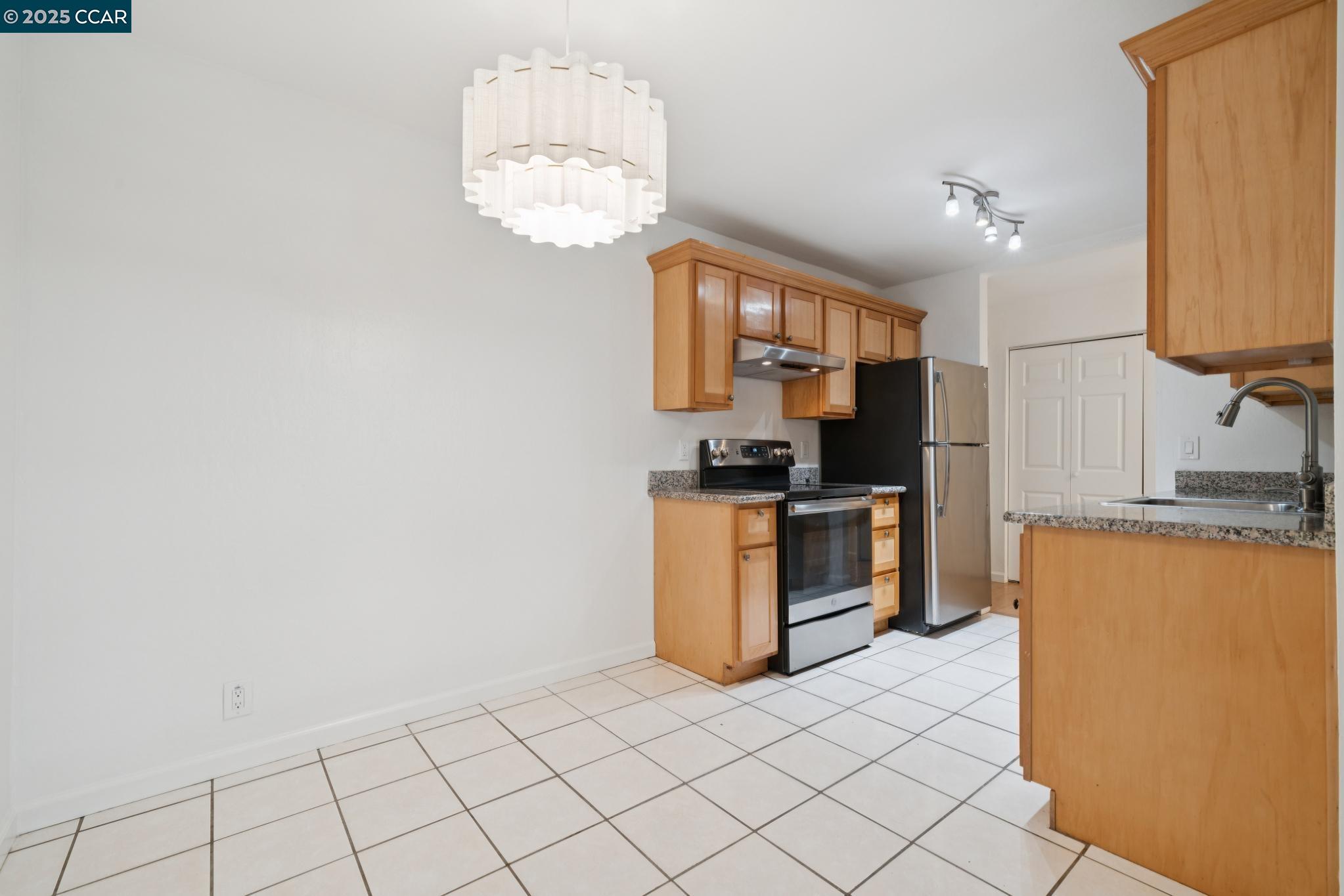 150 Pearl Street, Unit 122 Oakland, CA 94611 - Photo 10 of 34 a kitchen with a refrigerator and a stove top oven