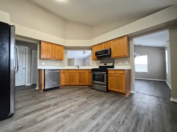 $2,750 | 2850 Stonewater Drive, Naperville, IL 60564