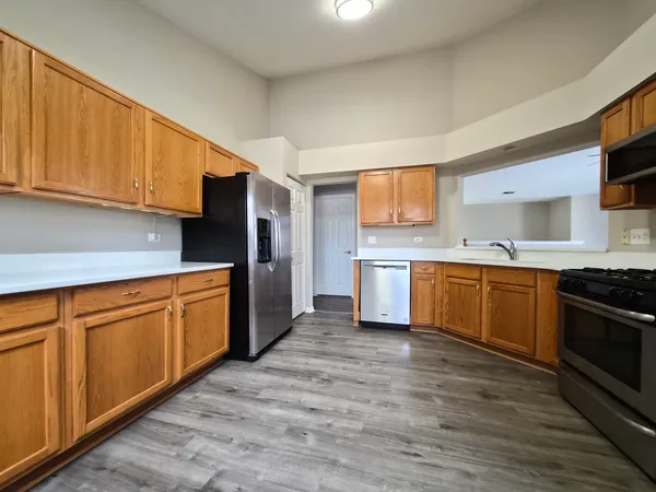 $2,750 | 2850 Stonewater Drive, Naperville, IL 60564