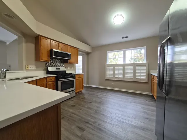 $2,850 | 2850 Stonewater Drive, Naperville, IL 60564