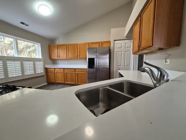 $2,750 | 2850 Stonewater Drive, Naperville, IL 60564