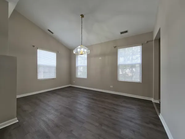 $2,750 | 2850 Stonewater Drive, Naperville, IL 60564