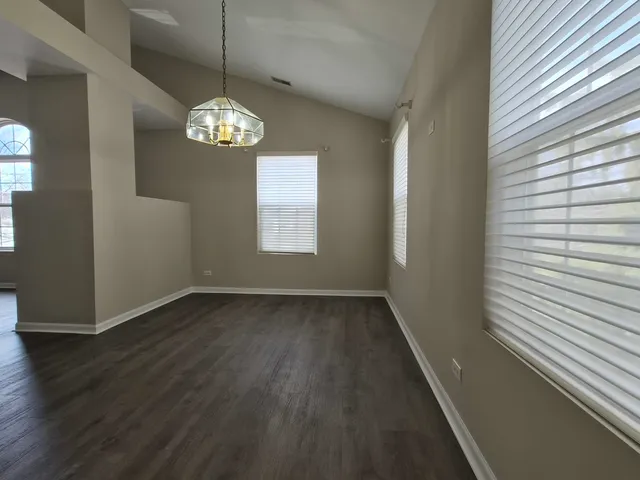 $2,850 | 2850 Stonewater Drive, Naperville, IL 60564