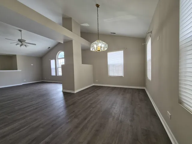 $2,850 | 2850 Stonewater Drive, Naperville, IL 60564