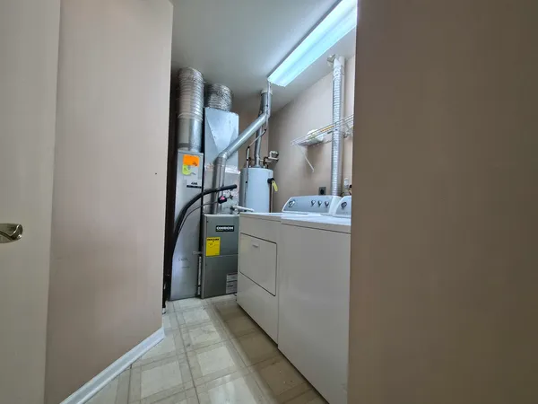 $2,750 | 2850 Stonewater Drive, Naperville, IL 60564