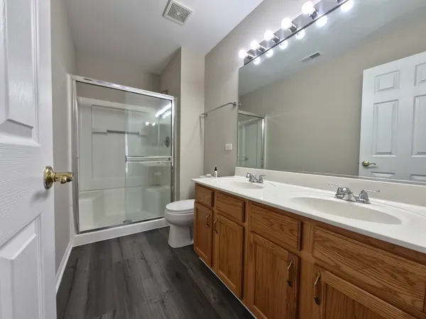 $2,750 | 2850 Stonewater Drive, Naperville, IL 60564