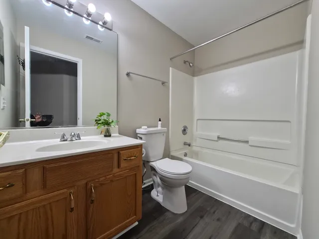 $2,850 | 2850 Stonewater Drive, Naperville, IL 60564