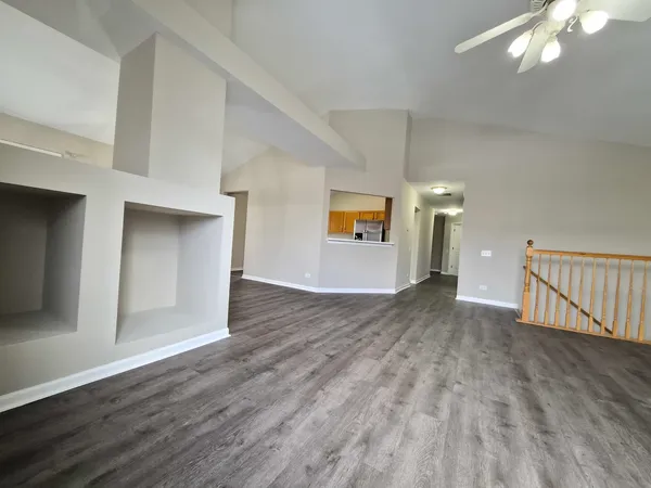 $2,750 | 2850 Stonewater Drive, Naperville, IL 60564