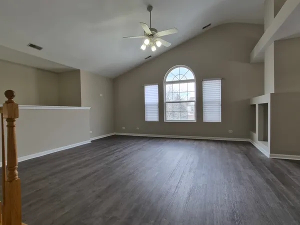 $2,750 | 2850 Stonewater Drive, Naperville, IL 60564