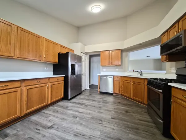 $2,750 | 2850 Stonewater Drive, Naperville, IL 60564