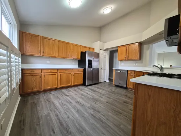 $2,750 | 2850 Stonewater Drive, Naperville, IL 60564